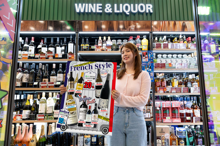 [서울=뉴시스]편의점 세븐일레븐이 가을을 맞이해 프렌치 와인을 테마로 기획전을 진행한다고 26일 밝혔다. (사진=세븐일레븐 제공) *재판매 및 DB 금지