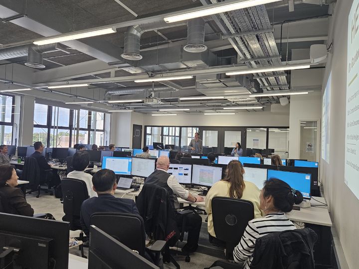 [대전=뉴시스] '2025 제2회 글로벌 인공지능 기반 교육 교원 연수'에서 강의를 듣는 모습. (사진=대전시교육청 제공) 2025.09.26. photo@newsis.com *재판매 및 DB 금지