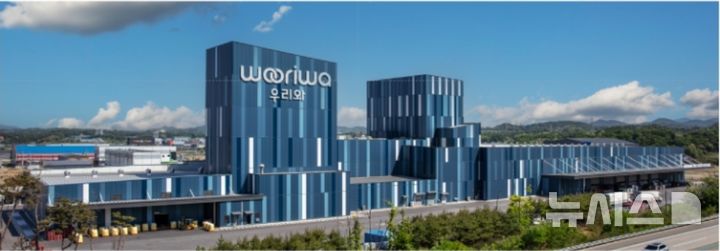 [음성=뉴시스] 충북 음성에 위치한 펫푸드 치킨 '우리와'의 공장 전경. 수평형 구조로 가공부터 포장까지 교차오염을 방지하는 시스템이다. 