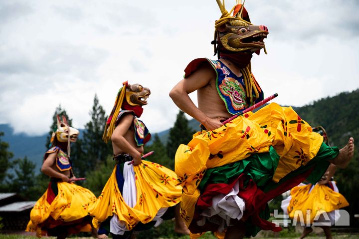 [서울=뉴시스]부탄 페마 린파의 세 가지 가면 춤. (사진=ACC 제공)