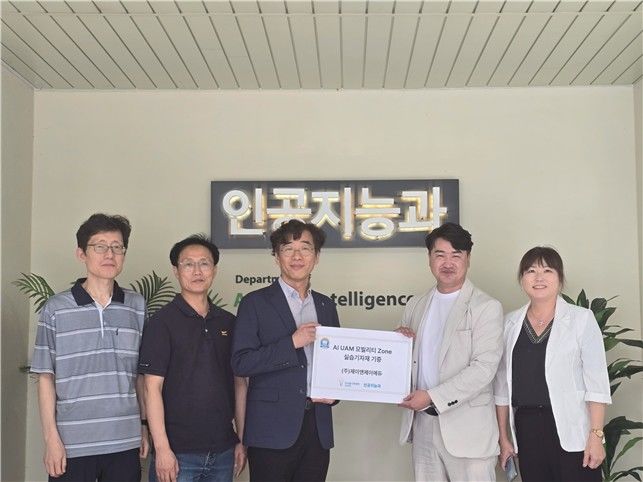 [대전=뉴시스] 한국폴리텍IV대학 대전캠퍼스와 제이앤제이에듀 관계자들 기념촬영. (사진=대전캠퍼스 제공) 2025.09.26. photo@newsis.com *재판매 및 DB 금지