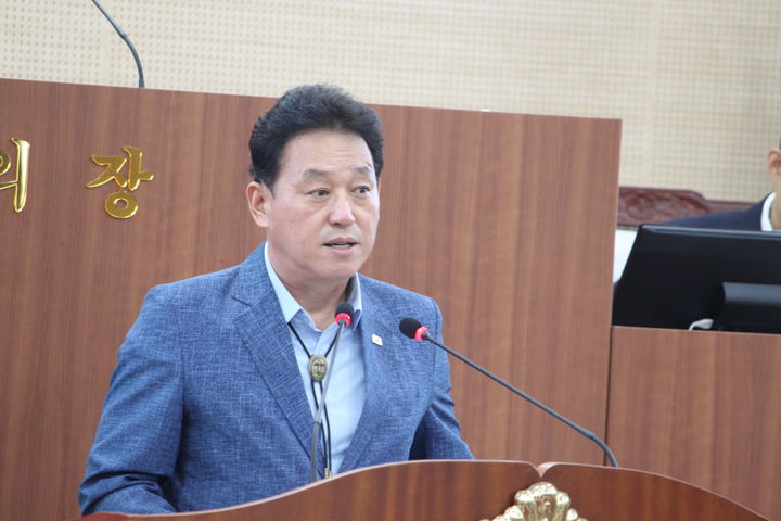 [아산=뉴시스] 최영민 기자=이춘호 아산시의원이 26일 열린 제262회 임시회 제6차 본회의에서 5분 발언을 하고 있다. 2025.09.26 ymchoi@newsis.com *재판매 및 DB 금지