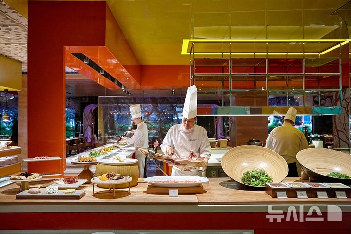 [서울=뉴시스] 롯데호텔 서울의 뷔페 레스토랑 '라세느' 모습. photo@newsis.com 
