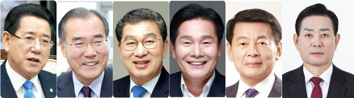 [무안=뉴시스] 왼쪽부터 김영록 전남지사, 이개호 의원, 신정훈 의원, 주철현 의원, 서삼석 의원, 김화진 위원장. (사진=뉴시스DB) *재판매 및 DB 금지