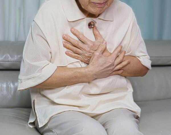 "숨이차고 다리가 퉁퉁 부었어요"…혹시 '이 질환' 신호?[몸의경고]