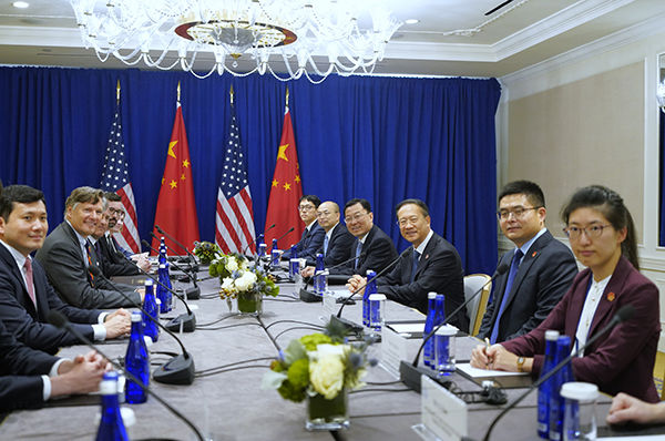 [서울=뉴시스] 25일(현지 시간) 미국 뉴욕에서 크리스토퍼 랜도 미국 국무부 부장관과 마자오쉬 중국 외교부 부부장(차관) 등 양국 관계자가 회담을 갖고 있다. <사진출처: 중국 외교부 웹사이트> 2025.09.26 