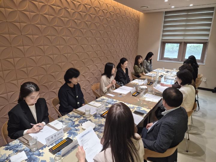 [대전=뉴시스] 우송정보대 유아교육과 산학협의체 간담회 모습. (사진=우송정보대 제공) 2025.09.26. photo@newsis.com *재판매 및 DB 금지