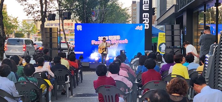 [대전=뉴시스]대전 장대동패션거리 상생축제가 26일 장대동패션거리 일대에서 열렸다. 2025. 09. 26. photo@newsis.com *재판매 및 DB 금지