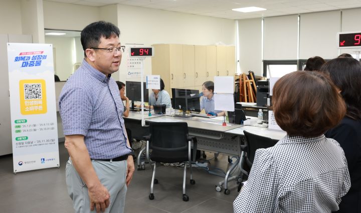 [수원=뉴시스] 민생회복 소비쿠폰 지급 현장점검. (사진=수원시 제공) 2025.09.26. photo@newsis.com *재판매 및 DB 금지