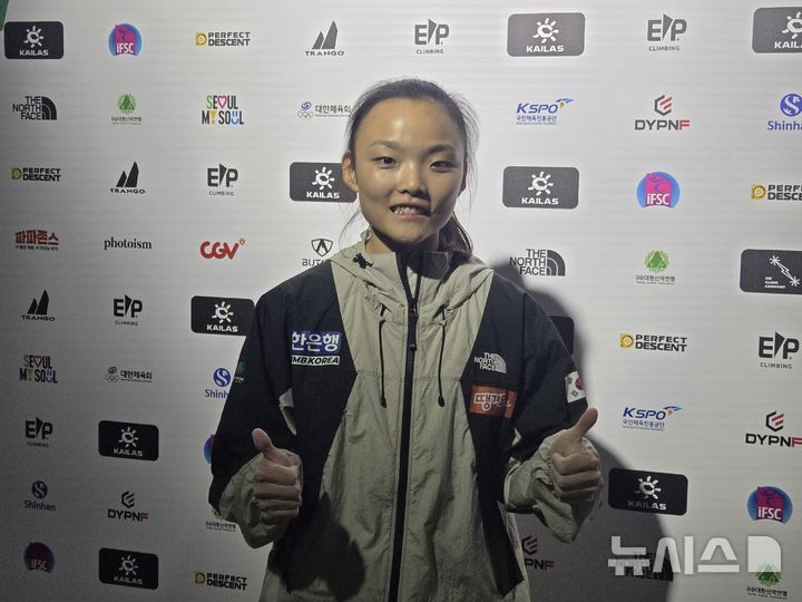 [서울=뉴시스] 하근수 기자= 2025 국제스포츠클라이밍연맹(IFSC) 서울 스포츠클라이밍세계선수권대회 여자부 리드에서 동메달을 수확한 서채현. 2025.09.26. hatriker22@newsis.com
