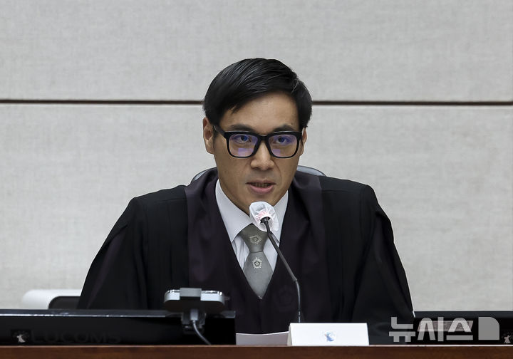 단호한 소송 지휘·尹 5년 선고…백대현 부장판사 누구?