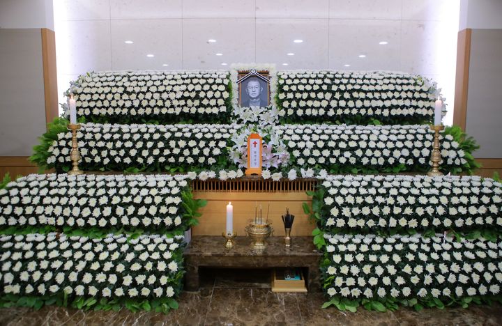 [서울=뉴시스] 사진공동취재단 = 26일 서울 송파구 서울아산병원 장례식장에 개그맨 전유성의 빈소가 마련돼 있다. 2025.09.26. photo@newsis.com *재판매 및 DB 금지