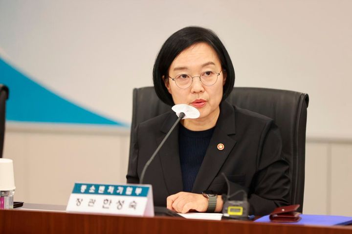 [서울=뉴시스] 한성숙 중소벤처기업부 장관이 지난달 26일 서울 영등포구 중소기업중앙회에서 열린 '2025년 중소기업 금융지원위원회'에서 모두 발언을 하고 있다. (사진=중소벤처기업부 제공) 2025.10.01. photo@newsis.com *재판매 및 DB 금지