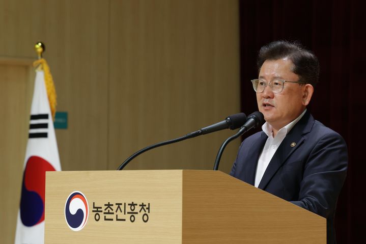 [서울=뉴시스] 이승돈 농촌진흥청장이 26일 전북 전주 농촌진흥청에서 열린 '농촌진흥기관장 현안 업무 공유회'에서 인사말을 하고 있다. (사진=농촌진흥청 제공) 2025.09.26. photo@newsis.com *재판매 및 DB 금지