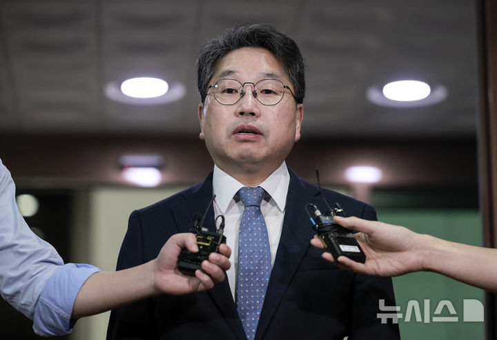 [서울=뉴시스] 정병혁 기자 = 노만석 검찰총장 직무대행이 26일 서울 서초구 대검찰청에서 정부조직법 개정안 표결에 따른 입장 발표를 하고 있다. 2025.09.26. jhope@newsis.com