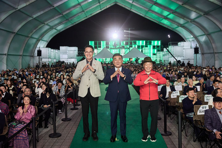 [울산=뉴시스] 제10회 울산울주세계산악영화제(집행위원장 엄홍길)가 지난 9월 26일 움프 시네마에서 성대한 개막식을 열고 5일간의 막을 올렸다. (사진= 울산울주세계산악영화제 제공) 2025.09.27.photo@newsis.com *재판매 및 DB 금지