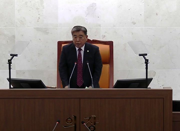 [서천=뉴시스] 조명휘 기자 = 김경제(국민의힘 가선거구) 서천군의회 의장이 26일 제334회 임시회 2차 본의를 주재하고 있다. photo@newsis.com *재판매 및 DB 금지