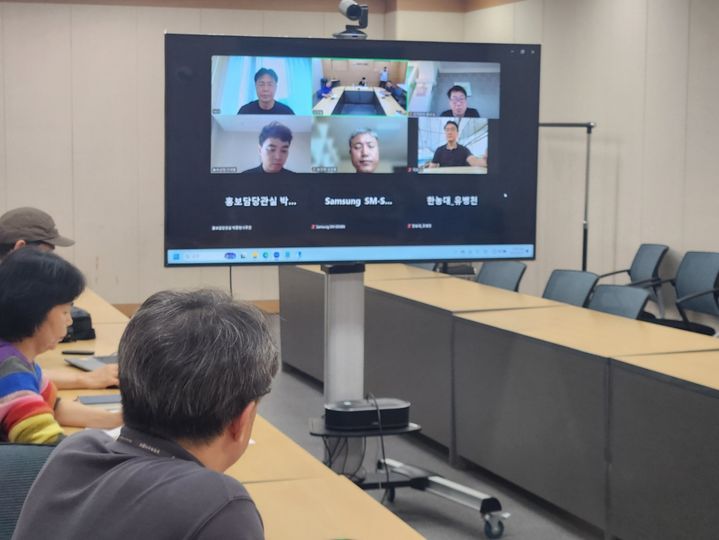 [세종=뉴시스] 강형셕 농림축산식품부 차관은 대전 국가정보자원관리원(국정자원)에서 발생한 화재와 관련해 27일 긴급상황 점검회의를 열고 농식품부 소관 정보시스템에 대한 영향과 대응책을 논의했다. 농식품부 소관 시스템은 대전이 아닌 광주 국가정보자원관리원에 서버를 두고 있어 정상 운영 중이다. (사진 =농식품부 제공) 2025.09.27.&nbsp; *재판매 및 DB 금지