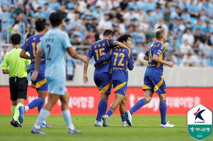 [서울=뉴시스]K리그1 울산 백인우 데뷔골. (사진=한국프로축구연맹 제공)