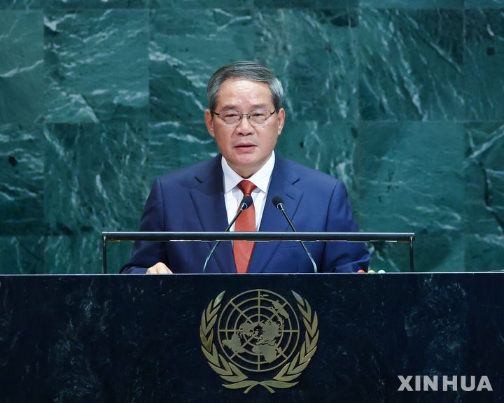 [유엔본부=신화/뉴시스] ﻿﻿리창 중국 국무원 총리가 오는 27일부터 28일까지 말레이시아를 방문해 아세안 관련 일련의 정상회의에 참석할 예정이다. 사진은 리 총리가 지난 9월 26일 유엔총회에서 연설하는 모습. 2025.10.24