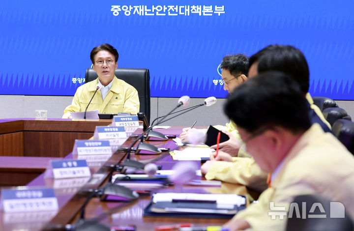 [서울=뉴시스] 이영환 기자 = 김민석 국무총리가 27일 오전 서울 종로구 정부서울청사에서 열린 국가정보자원관리원 화재 관련 대책회의에 참석해 발언을 하고 있다. 2025.09.27. 20hwan@newsis.com