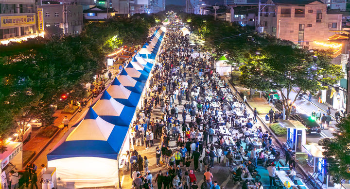 [구미=뉴시스] 구미푸드페스티벌. (사진=구미시 제공) 2025.09.28 photo@newsis.com *재판매 및 DB 금지