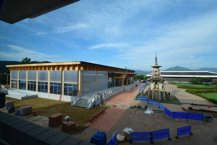 [안동=뉴시스] 국립경주박물관에 지어지고 있는 APEC 행사장. (사진=경북도 제공) 2025.09.28 photo@newsis.com *재판매 및 DB 금지