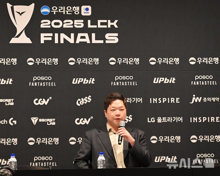[인천=뉴시스] 윤정민 기자 = 김정수 젠지 감독이 28일 오후 인천 중구 인스파이어 아레나에서 열린 리그 오브 레전드(LoL) e스포츠 한국 프로 리그 'LoL 챔피언스 코리아(LCK)' 결승전 브리핑에서 기자 질문에 답하고 있다. 2025.09.28. alpaca@newsis.com