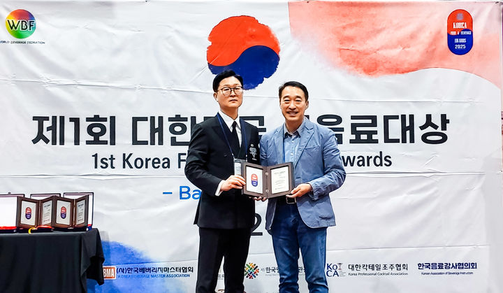 [대구=뉴시스]영진전문대 이재훈 교수, 한국 바텐더 대상 1호 수상(사진=영진전문대 제공) photo@newsis.com *재판매 및 DB 금지