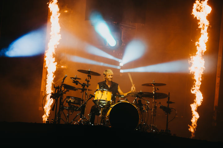 [인천=뉴시스] 인천문학경기장 주경기장에서 10년 만에 내한공연한 뮤즈 도미닉 하워드. (사진 = 유얼라이브 제공) 2025.09.28. photo@newsis.com *재판매 및 DB 금지