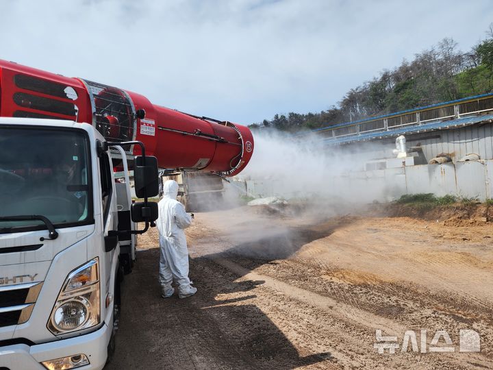 영천시, 가축전염병 차단 축사 방역 현장