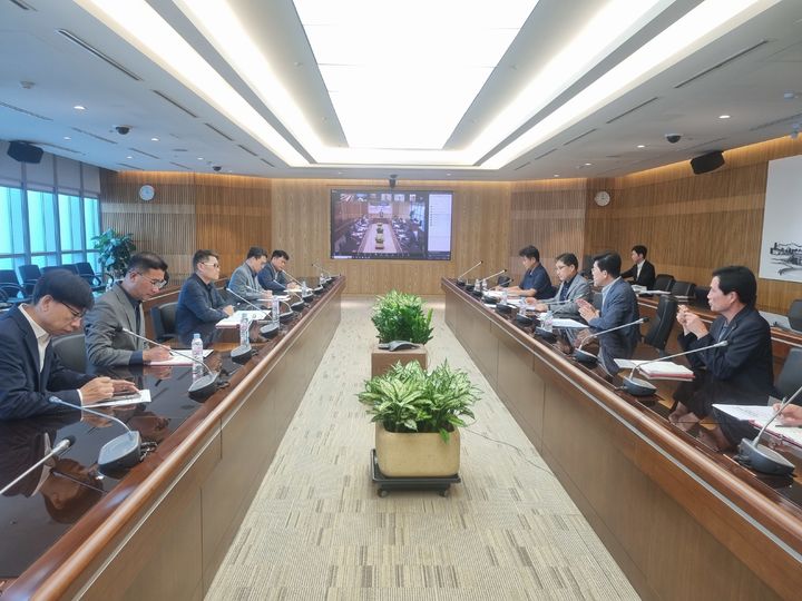 [부산=뉴시스] BNK금융그룹은 국가정보자원관리원 화재로 인한 정부기관 서비스 중단 사태와 관련, 28일 그룹 차원의 위기상황관리체위원회를 긴급 소집해 실시간 현황을 점검하고 대응방안을 논의했다고 밝혔다. (사진=BNK금융그룹 제공) 2025.09.28. photo@newsis.com *재판매 및 DB 금지