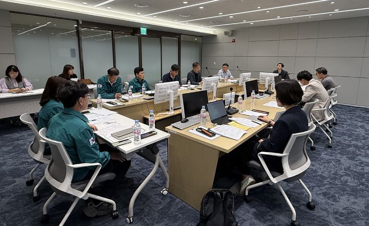 [수원=뉴시스] 경기도교육청 국정자원 화재 비상대응반 회의. (사진=경기도교육청 제공) 2025.09.28. photo@newsis.com *재판매 및 DB 금지