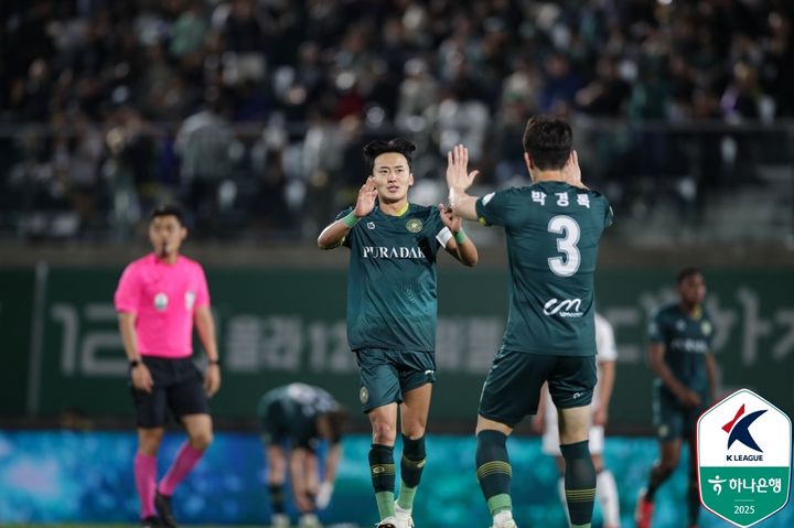 [서울=뉴시스] 프로축구 K리그2 김포FC의 최재훈. (사진=한국프로축구연맹 제공) *재판매 및 DB 금지