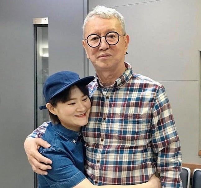 [서울=뉴시스] 코미디언 김신영과 고(故) 전유성. (사진=김신영 인스타그램) 2025.09.28. photo@newsis.com&nbsp; *재판매 및 DB 금지