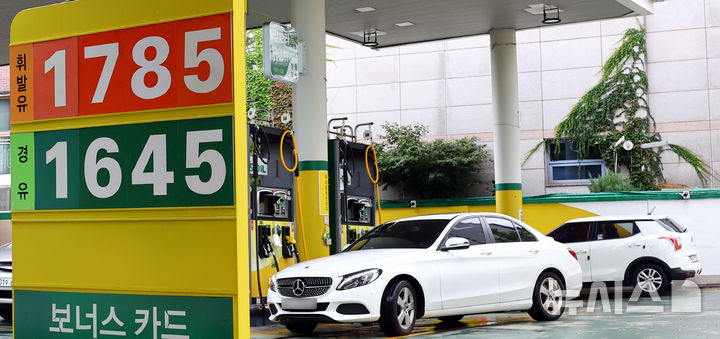 [서울=뉴시스] 박주성 기자 = 사진은 지난달 28일 서울의 한 주유소 모습. 2025.09.28. park7691@newsis.com