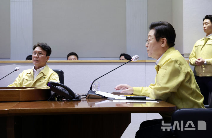 [서울=뉴시스] 최동준 기자 = 이재명 대통령이 28일 서울 종로구 정부서울청사 중앙재난상황실에서 열린 국가정보자원관리원 화재 관련 중앙재난안전대책본부 회의에서 발언하고 있다. 2025.09.28. photocdj@newsis.com