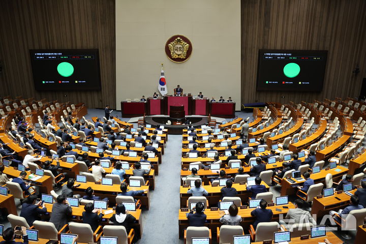 [서울=뉴시스] 김명년 기자 = 28일 오후 서울 여의도 국회 본회의에서 국회법 일부개정법률안(위원회안)이 가결되고 있다. 2025.09.28. kmn@newsis.com
