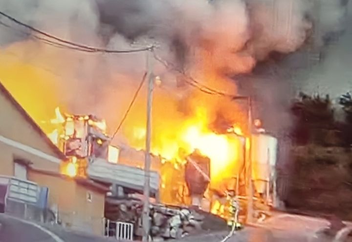  [청송=뉴시스] 청송군 진보면 기곡리 돈사 화재 현장 (사진=경북소방본부 제공) 2025.09.29. photo@newsis.com *재판매 및 DB 금지