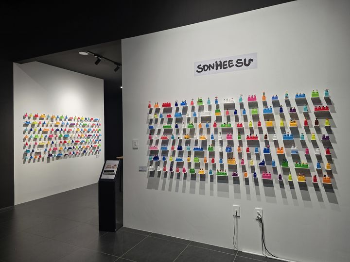 [사진=박현주 미술전문기자]이나트 전시장 입구에 설치된 손희수 테마 공간. *재판매 및 DB 금지