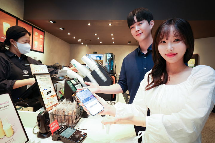 "매달 커피 한 잔 드세요"…LGU+, 스타벅스 신규 제휴