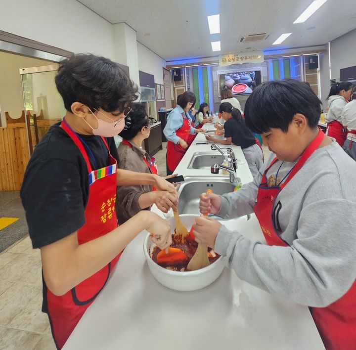 [산청=뉴시스] 산청군 드림스타트 영양만점 요리교실 운영 (사진=산청군 제공) 2025. 09. 29. photo@newsis.com *재판매 및 DB 금지