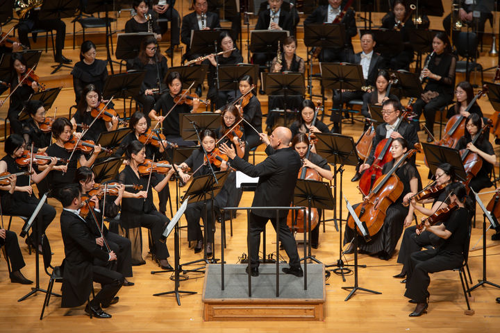[서울=뉴시스] 지난 26일 서울 송파구 롯데콘서트홀에서 세계 초연된 정재일의 '인페르노' 서울시향 연주 장면. (사진=서울시립교향악단 제공) 2025.09.29. photo@newsis.com *재판매 및 DB 금지