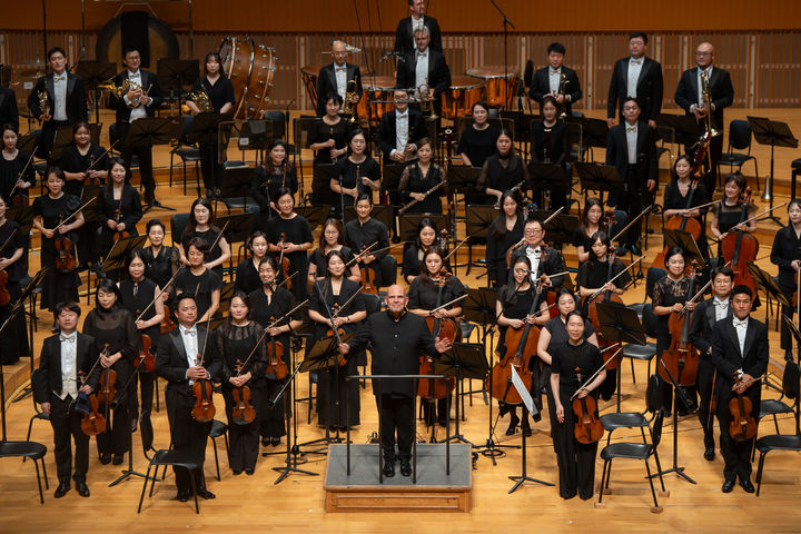 [서울=뉴시스] 지난 26일 서울 송파구 롯데콘서트홀에서 세계 초연된 정재일의 '인페르노' 서울시향 연주 장면. (사진=서울시립교향악단 제공) 2025.09.29. photo@newsis.com *재판매 및 DB 금지