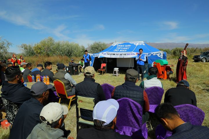 [세종=뉴시스] 농촌진흥청은 해외농업기술개발사업(KOPIA·코피아) 몽골센터가 '몽골 적응 벼 재배기술 개발사업'을 추진한 끝에 지난 17일 몽골 홉드도 볼강군 시험포장에서 한국 품종 '진부올벼' 재배에 성공했다고 29일 밝혔다. (사진=농진청 제공) 2025.09.29. photo@newsis.com *재판매 및 DB 금지