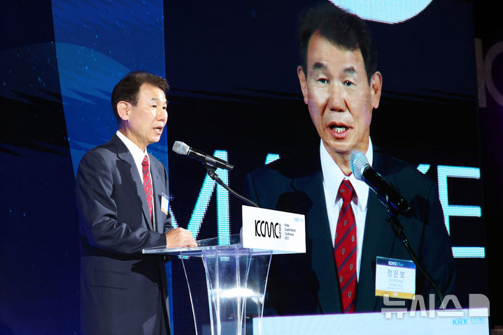 [서울=뉴시스]정은보 한국거래소 이사장이 29일 서울 중구 웨스턴조선호텔에서 열린 '한국 자본시장 콘퍼런스'에서 개회사를 하고있다. (사진=한국거래소 제공) 2025.09.29. photo@newsis.com 