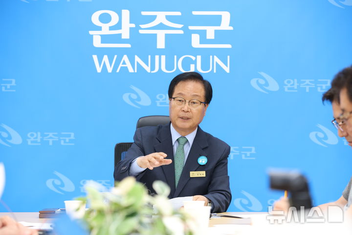 [완주=뉴시스] 유희태 완주군수가 29일 기자회견을 열고 전주·완주 통합 논의를 둘러싼 의견을 밝히고 있다. 2025.09.29 (사진= 완주군 제공) *재판매 및 DB 금지