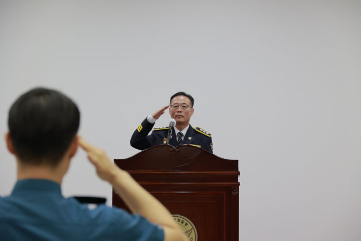 [수원=뉴시스] 황창선 신임 경기남부경찰청장이 29일 취임했다. (사진=경기남부경찰청 제공) 2025.09.29. photo@newsis.com *재판매 및 DB 금지