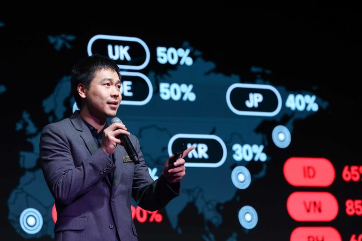 [서울=뉴시스] 틱톡이 지난 25일 서울 마포구 문화비축기지에서 '틱톡 서밋 코리아 2025: 플레이 더 월드'를 열고 틱톡을 통한 국내 브랜드의 글로벌 비즈니스 확장 전략과 성과 사례를 공유했다고 29일 밝혔다. 매티 린 틱톡코리아 글로벌 비즈니스 솔루션 제너럴 매니저(사진)가 '틱톡, 글로벌 오디언스를 이해하는 황금 열쇠'를 주제로 발표하는 모습 (사진=틱톡 제공) *재판매 및 DB 금지