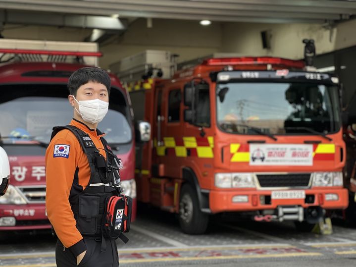 [광주=뉴시스] 광주 북부소방서는 김영복(사진) 소방장이 지난 27일 부산에서 열린 대한뇌졸중학회에서 'Korean Stroke Angels' 상을 수상했다고 29일 밝혔다. (사진 = 광주 북부소방서 제공) 2025.09.29. photo@newsis.com *재판매 및 DB 금지